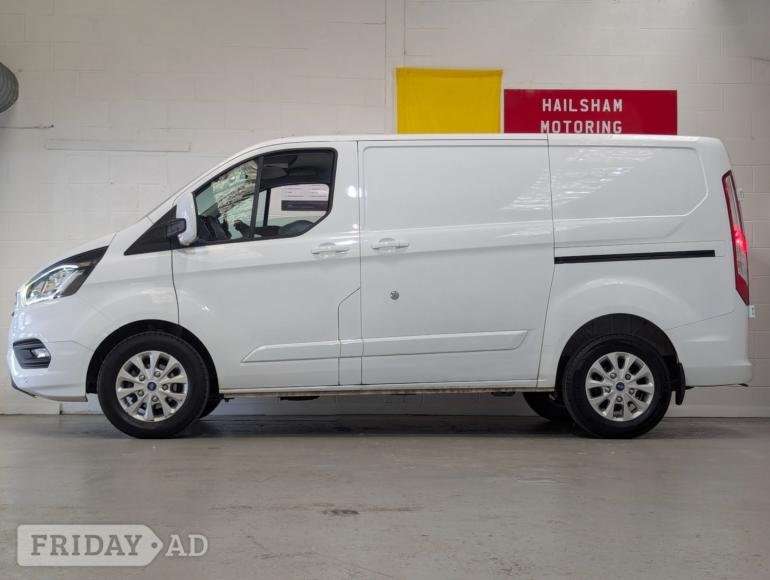 [ berth ]Ford Transit Custom