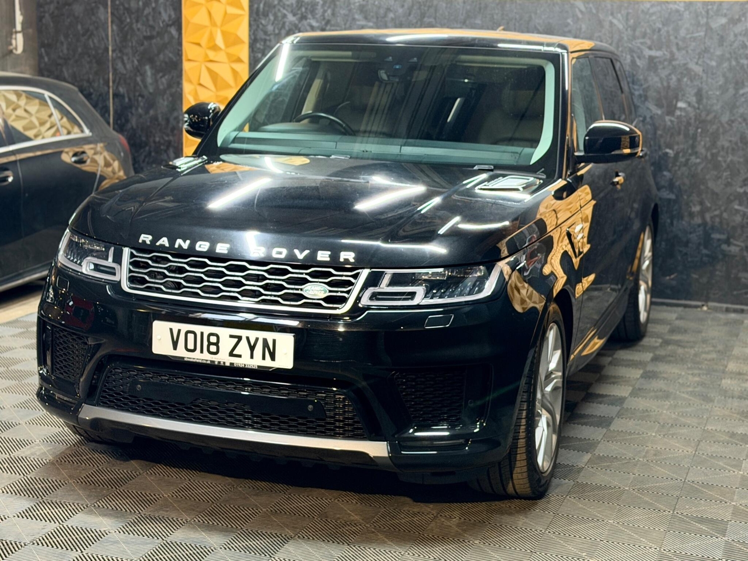 [ berth ]Land Rover Range Rover Sport