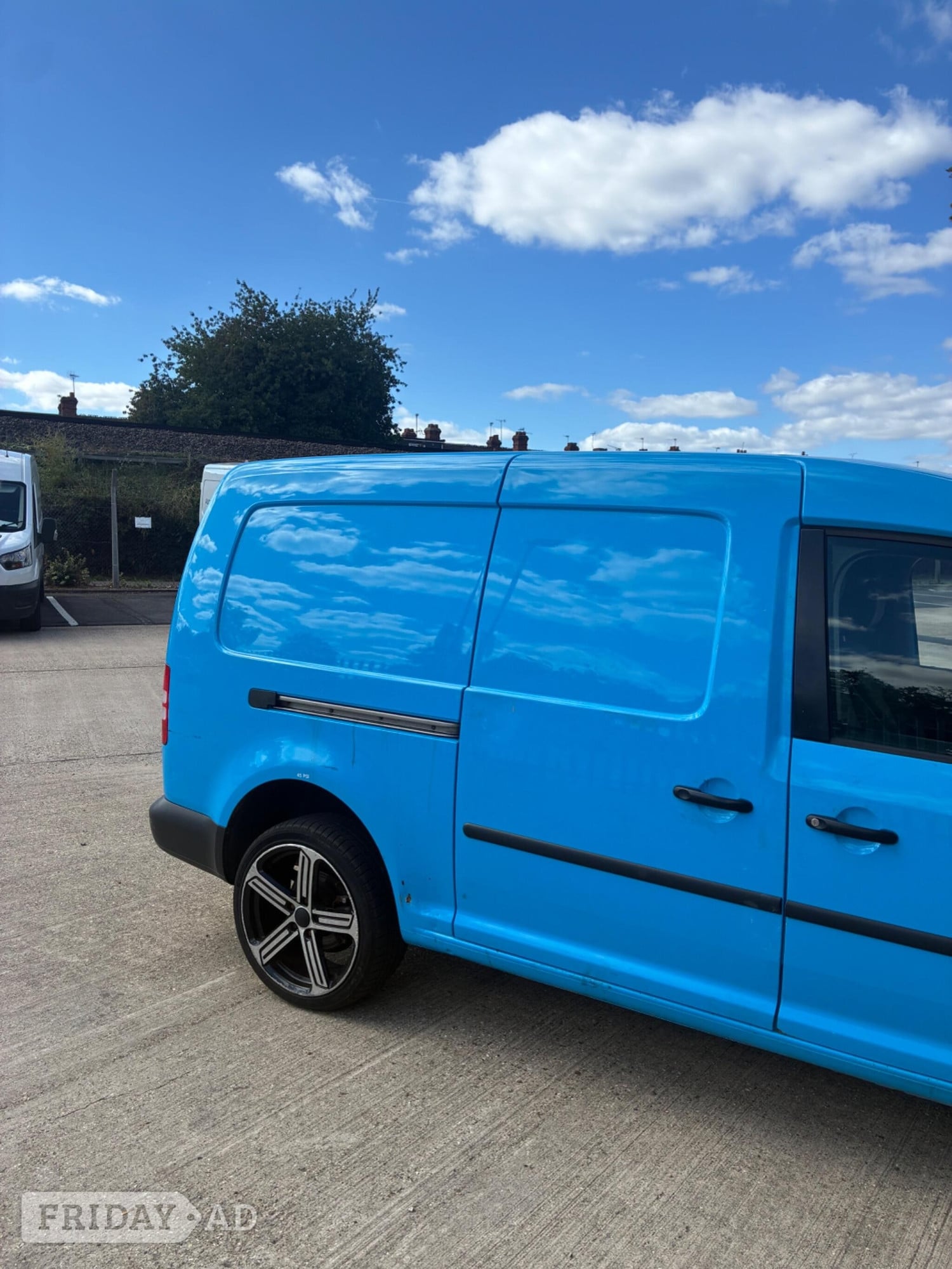 Volkswagen Caddy Maxi 2013 - Vans & Commercial Vehicles in Reading