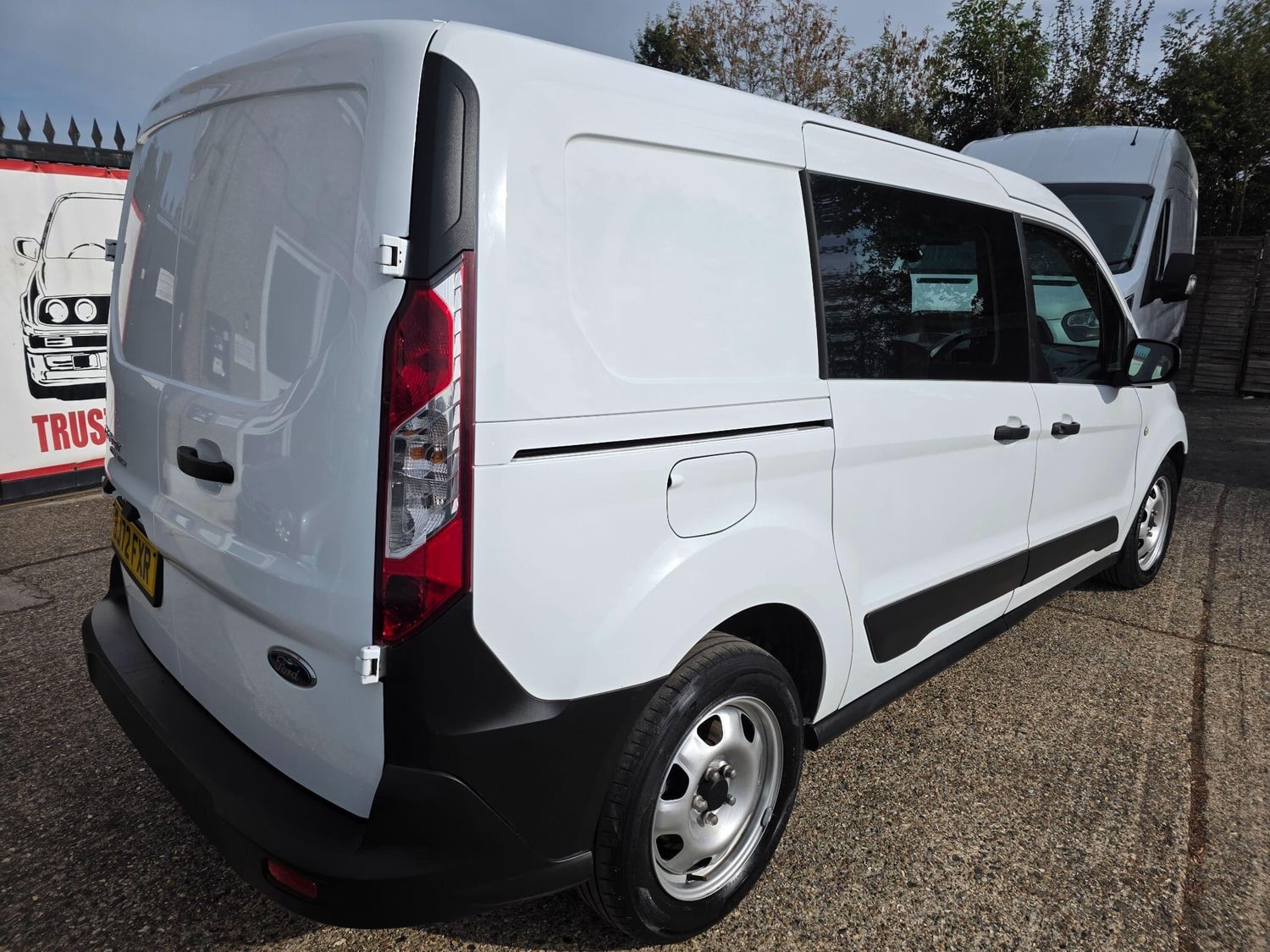 [ berth ]Ford Transit Connect