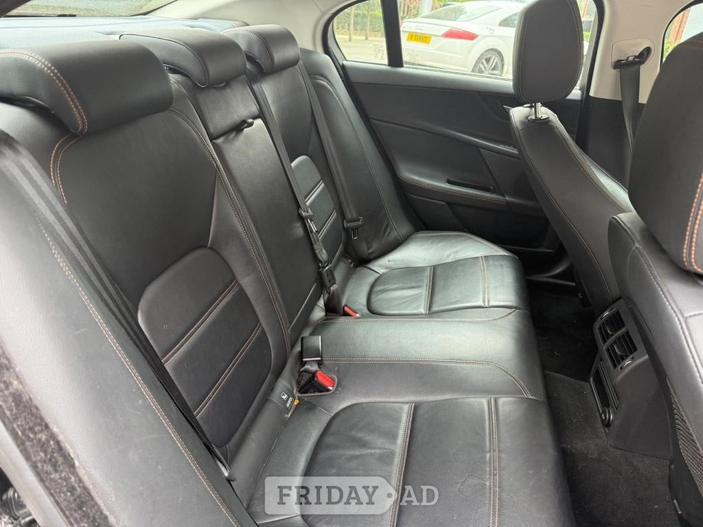 Jaguar XE 2017 - Cars in Staines