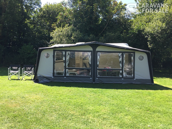 Isabella Commodore full awning