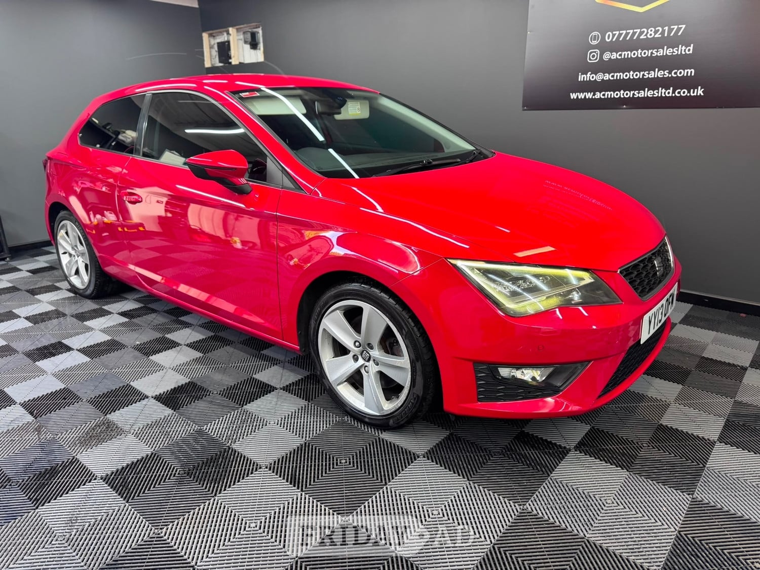 [ berth ]SEAT Leon