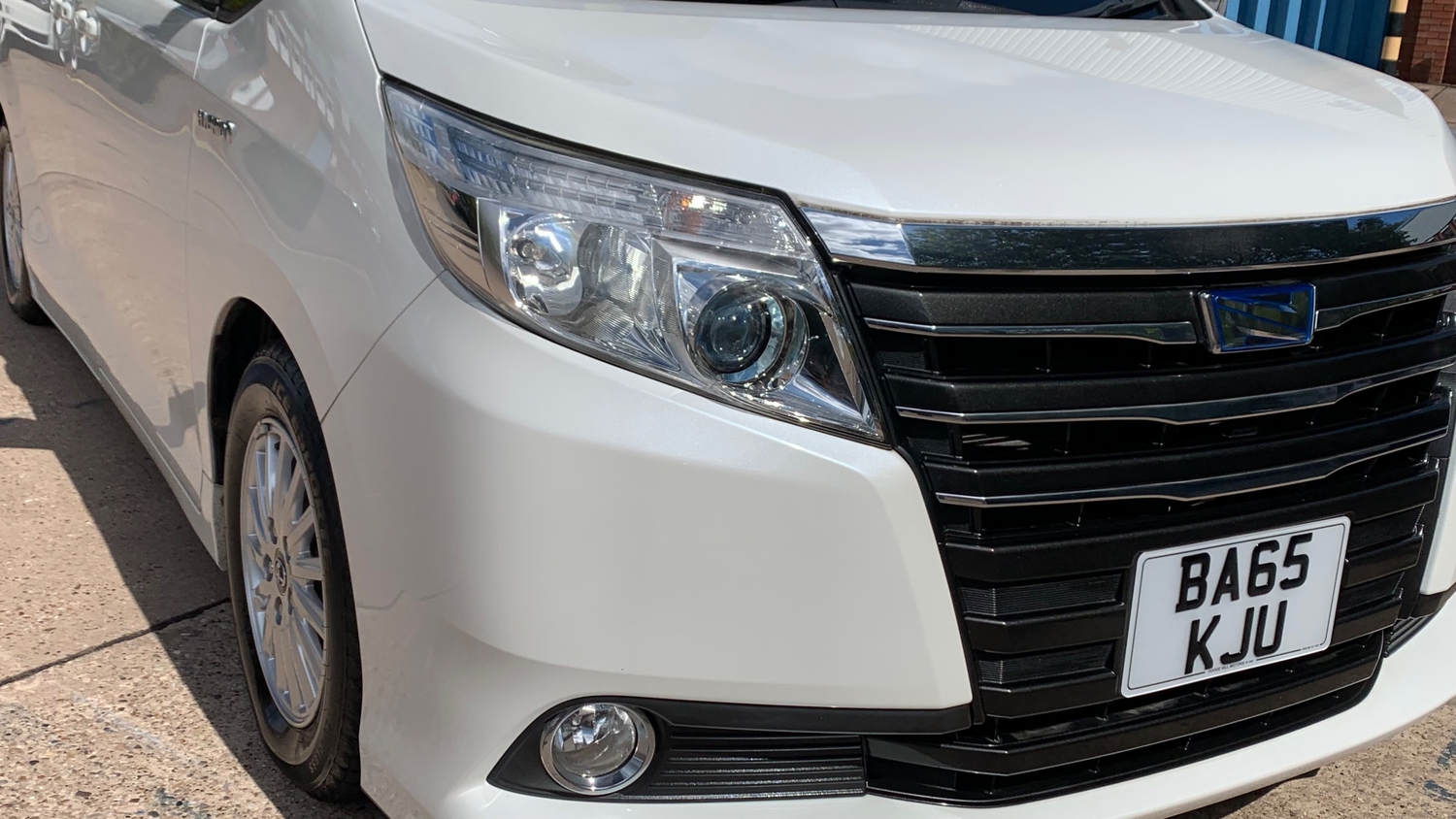Toyota Voxy 2015 - Cars