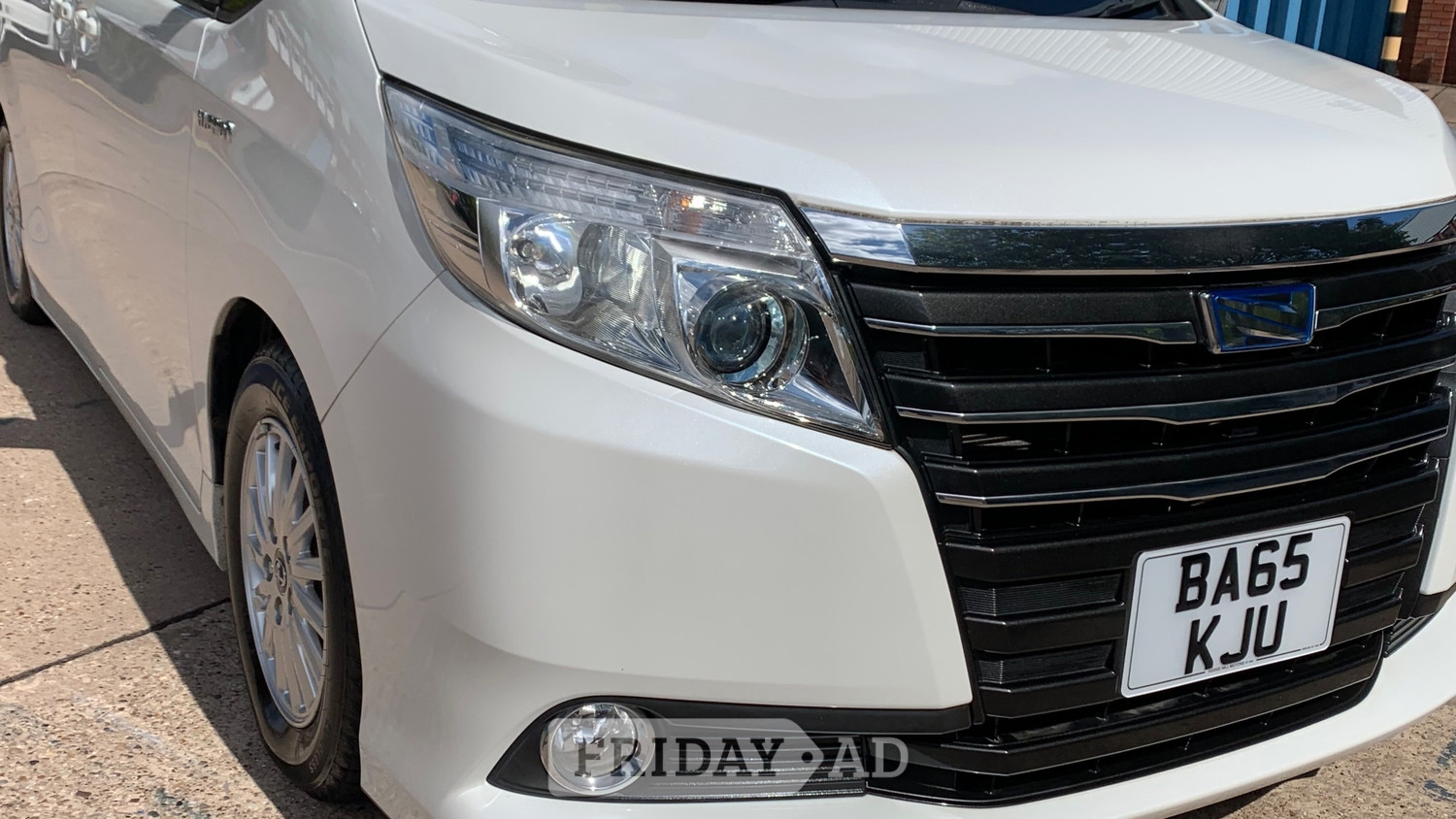 Toyota Voxy 2015 - Cars
