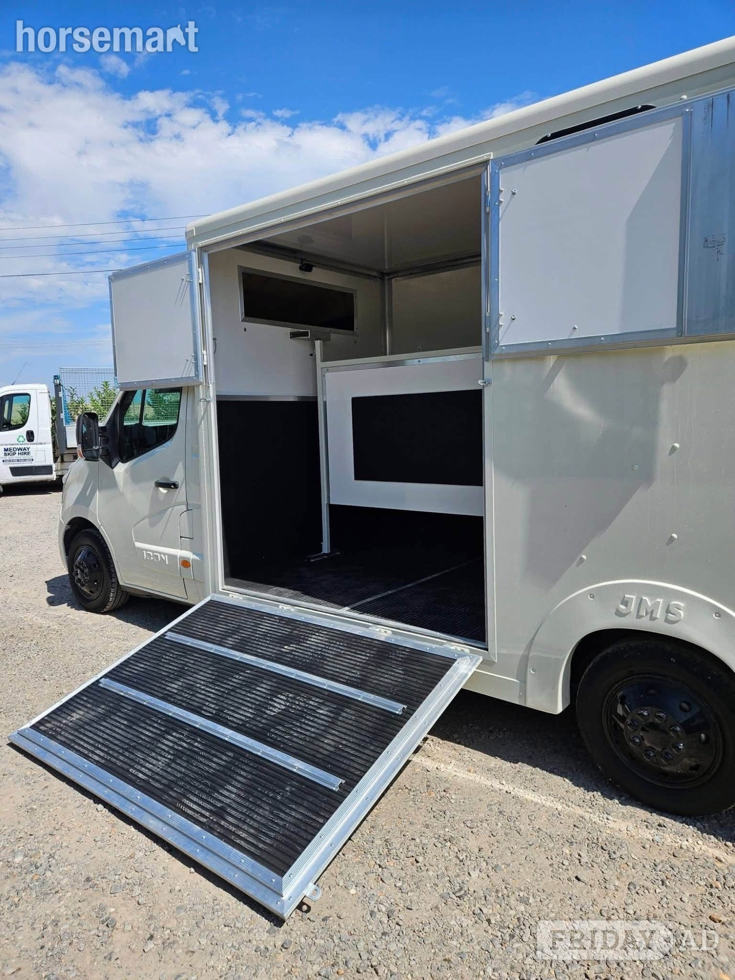 JMS Icon Vauxhall Horsebox - Trailers & Horseboxes