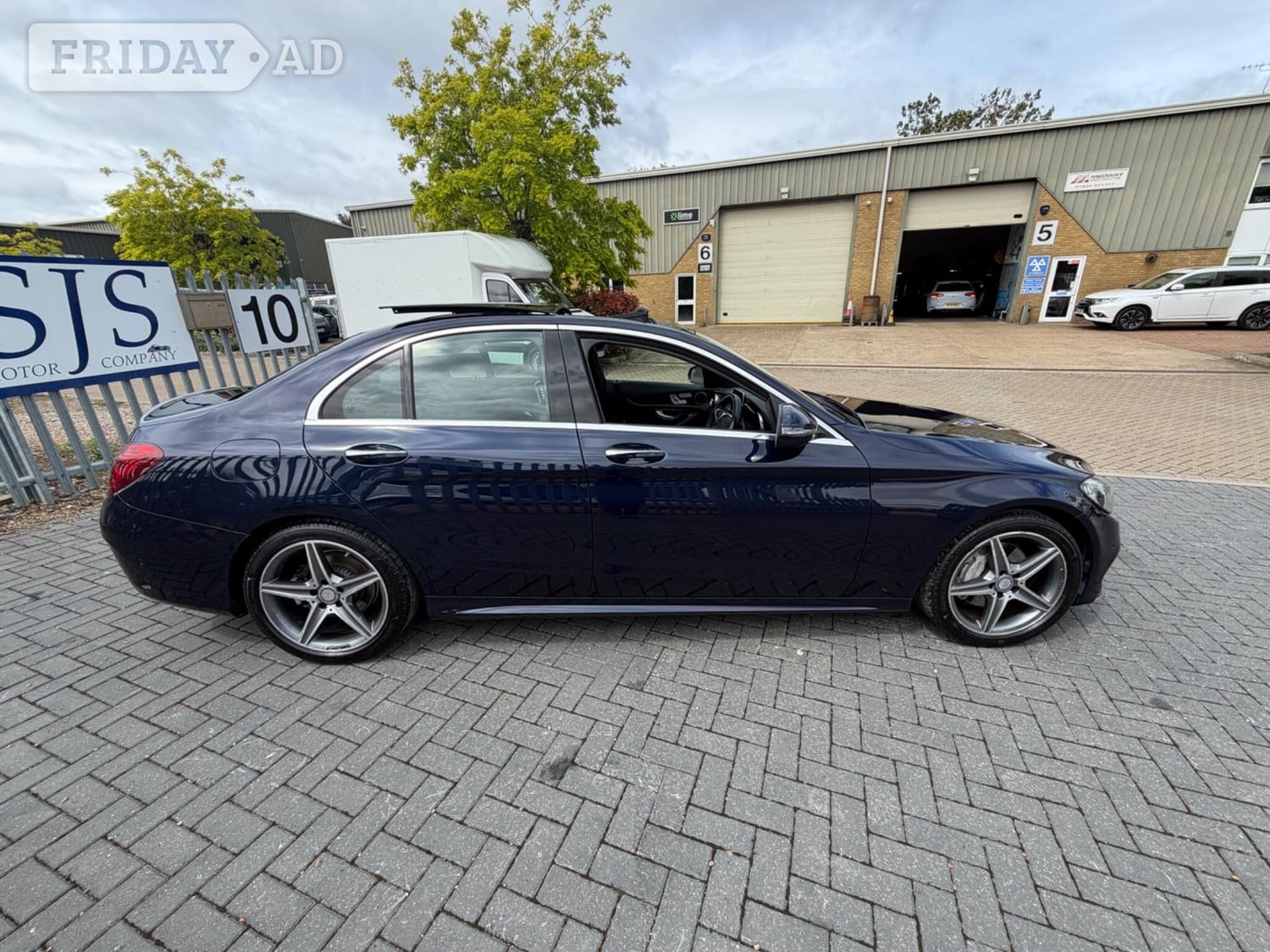 [ berth ]Mercedes-Benz C Class