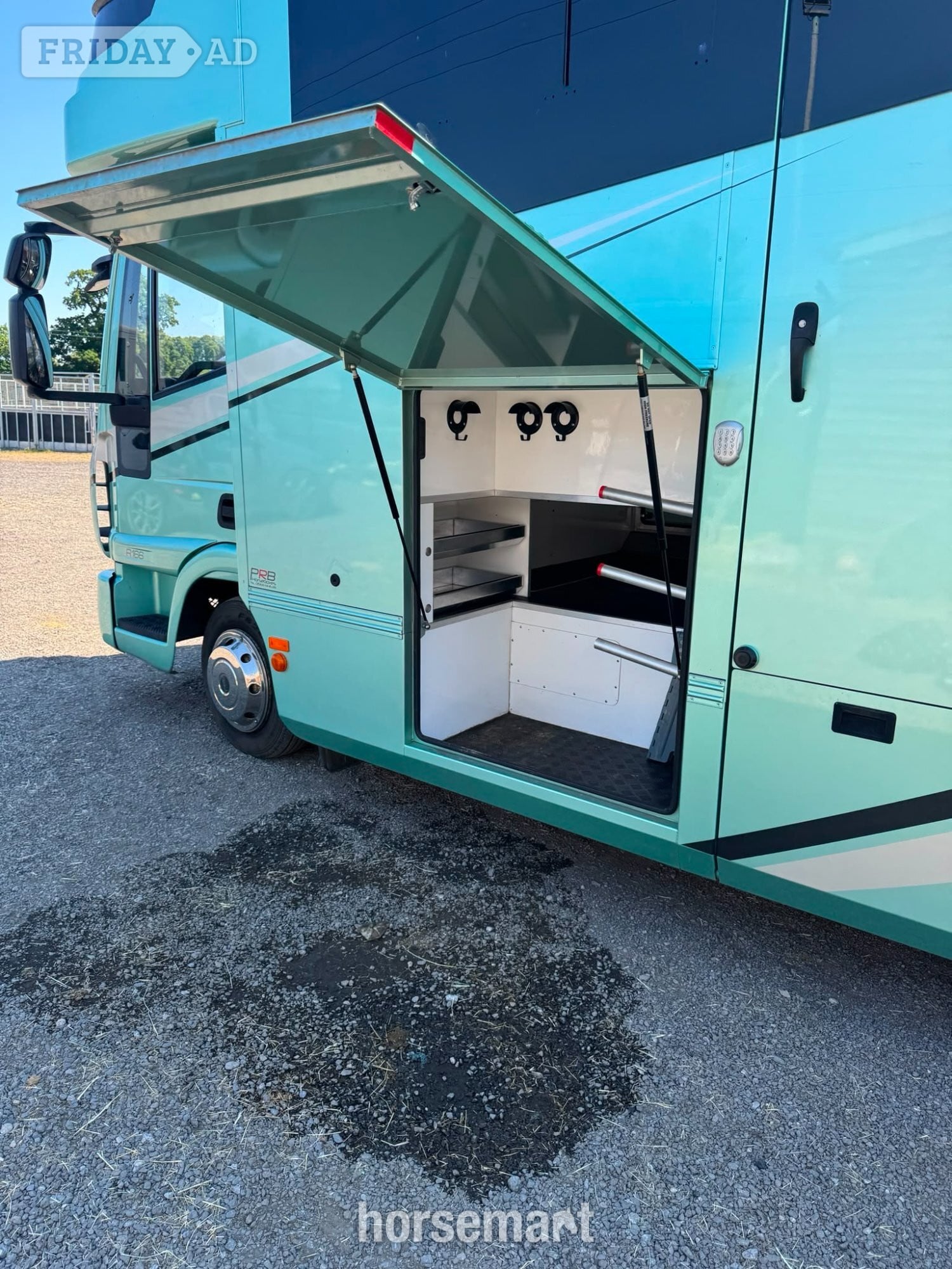 PRB R166 Iveco Horsebox - Trailers & Horseboxes