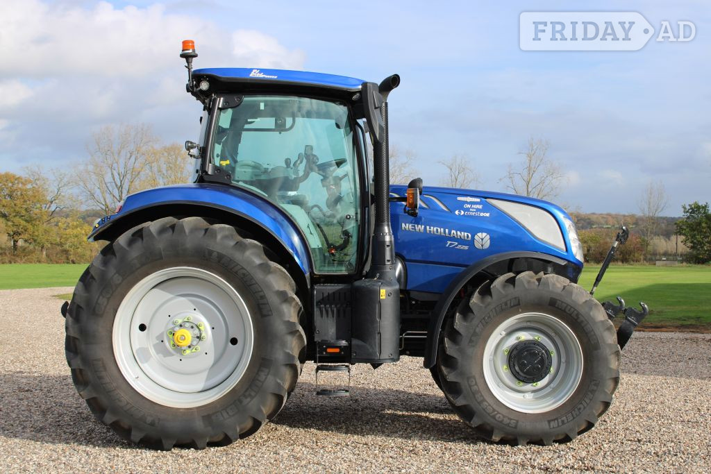 New Holland T7.225AC () Tractor - Farm & Agricultural Vehicles