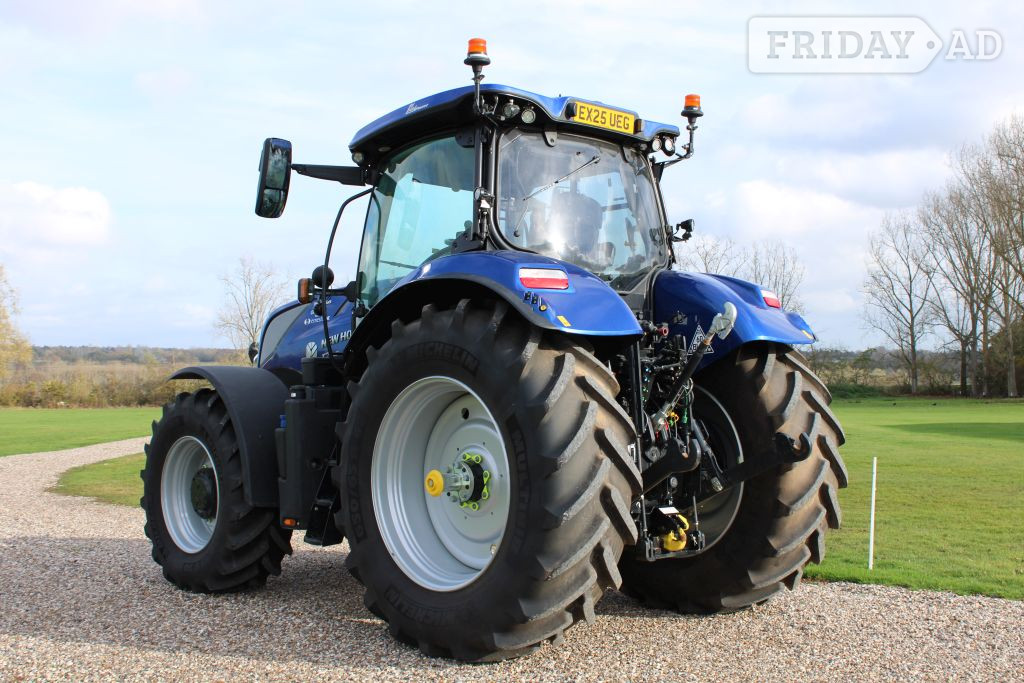 New Holland T7.225AC () Tractor - Farm & Agricultural Vehicles