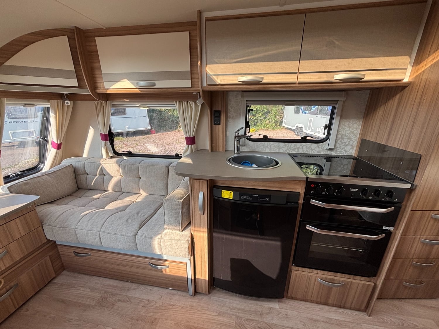Lunar Quasar 2018 - Motorhomes & Caravans in Gloucester