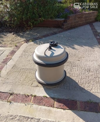 Aquaroll water container with handle