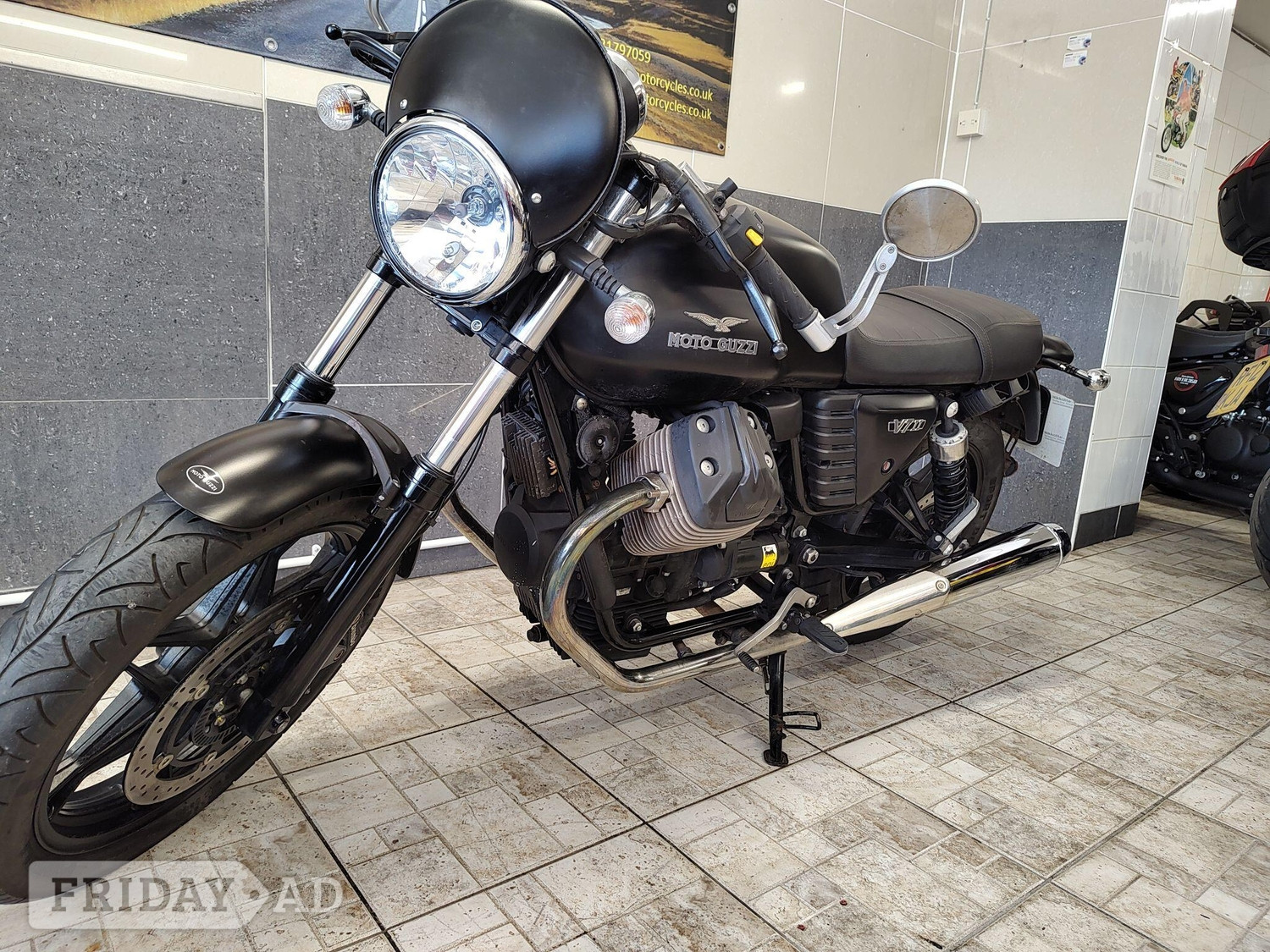 Moto Guzzi V7 2016 - Motorbikes, Scooters & Quads in Farnborough