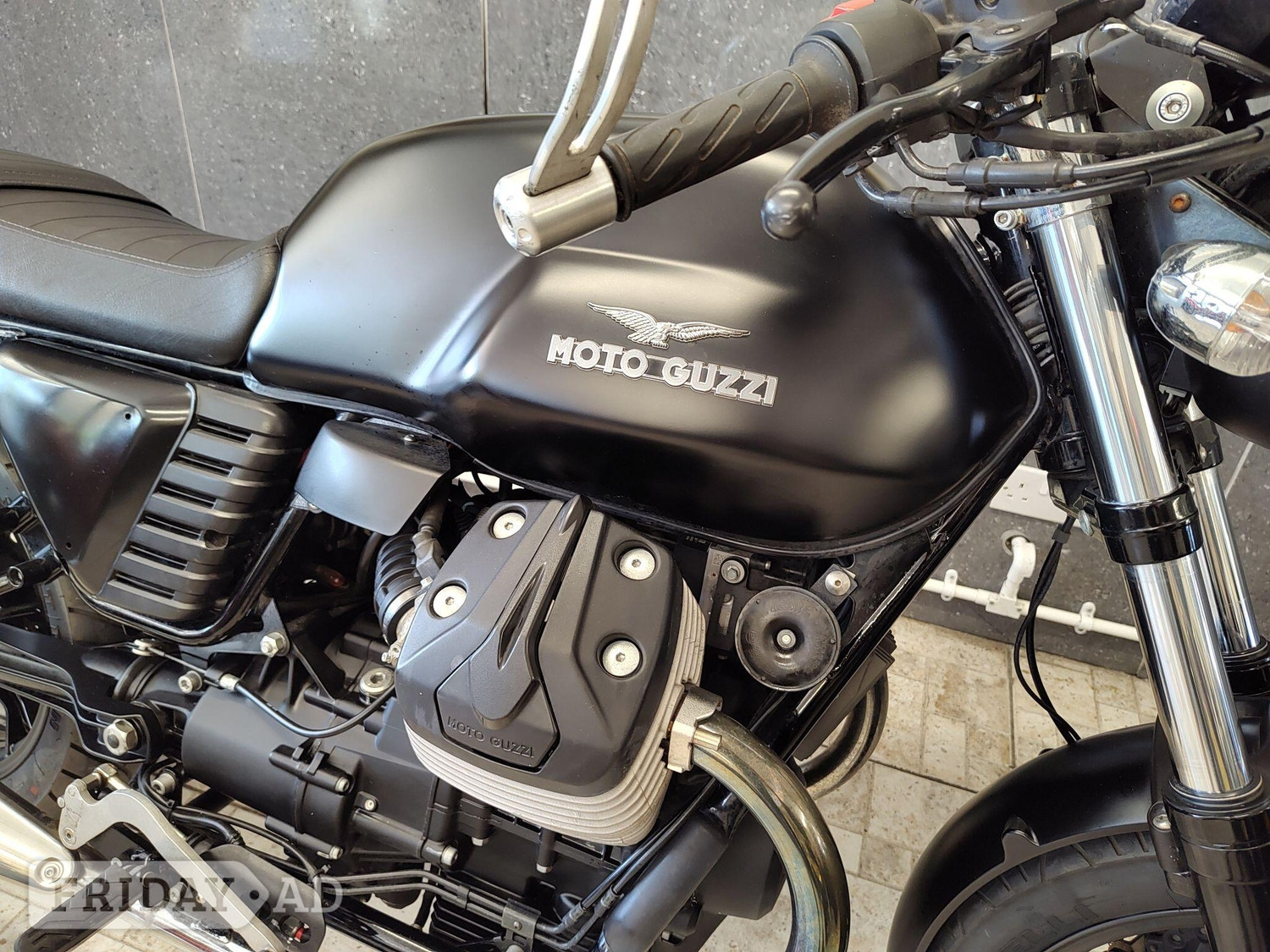 Moto Guzzi V7 2016 - Motorbikes, Scooters & Quads