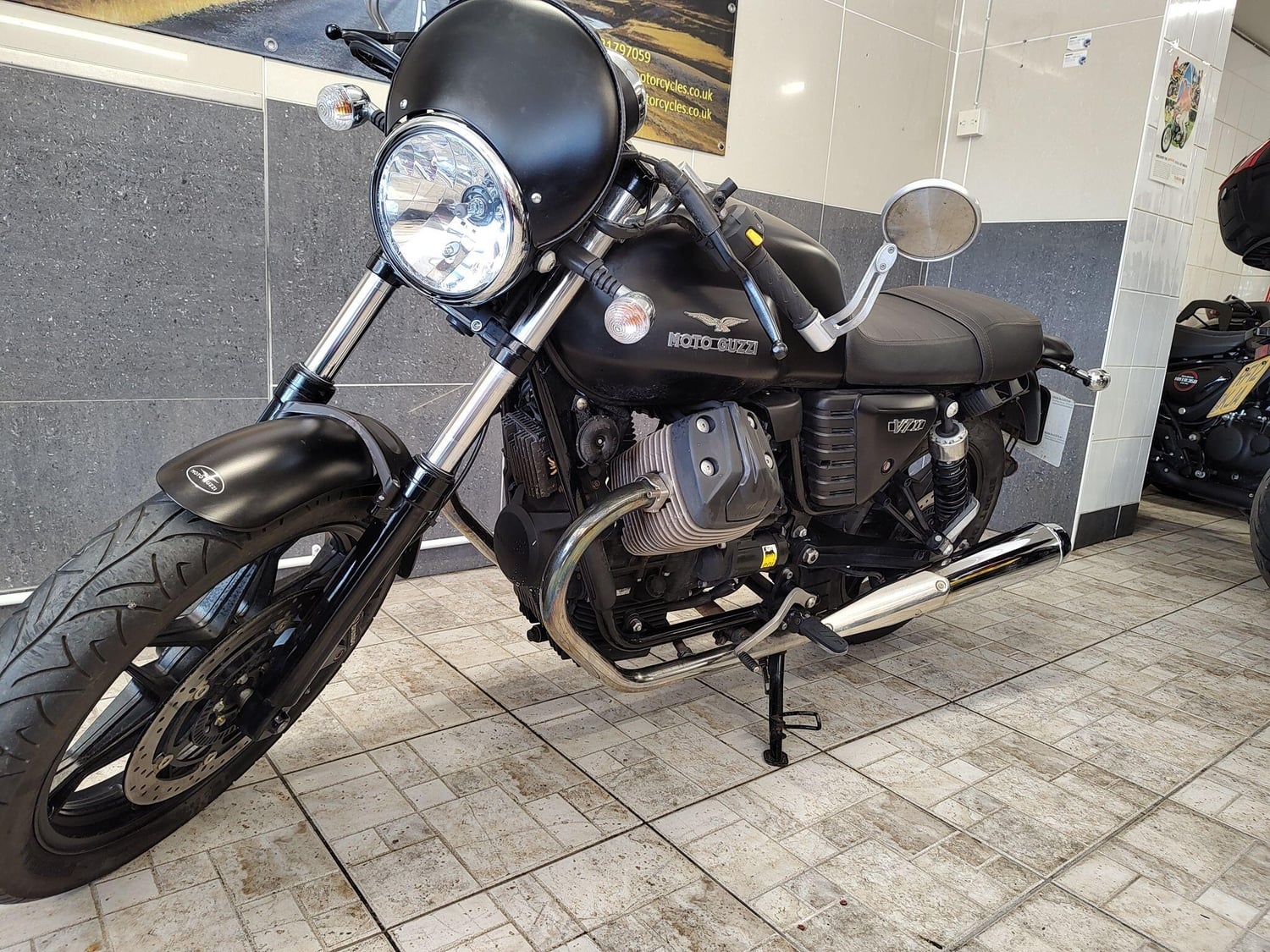 Moto Guzzi V7 2016 - Motorbikes, Scooters & Quads in Farnborough