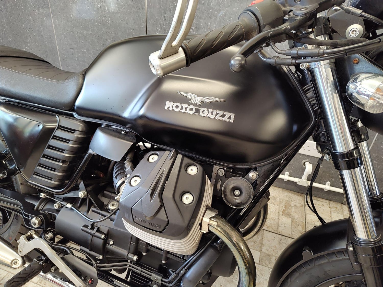 Moto Guzzi V7 2016 - Motorbikes, Scooters & Quads