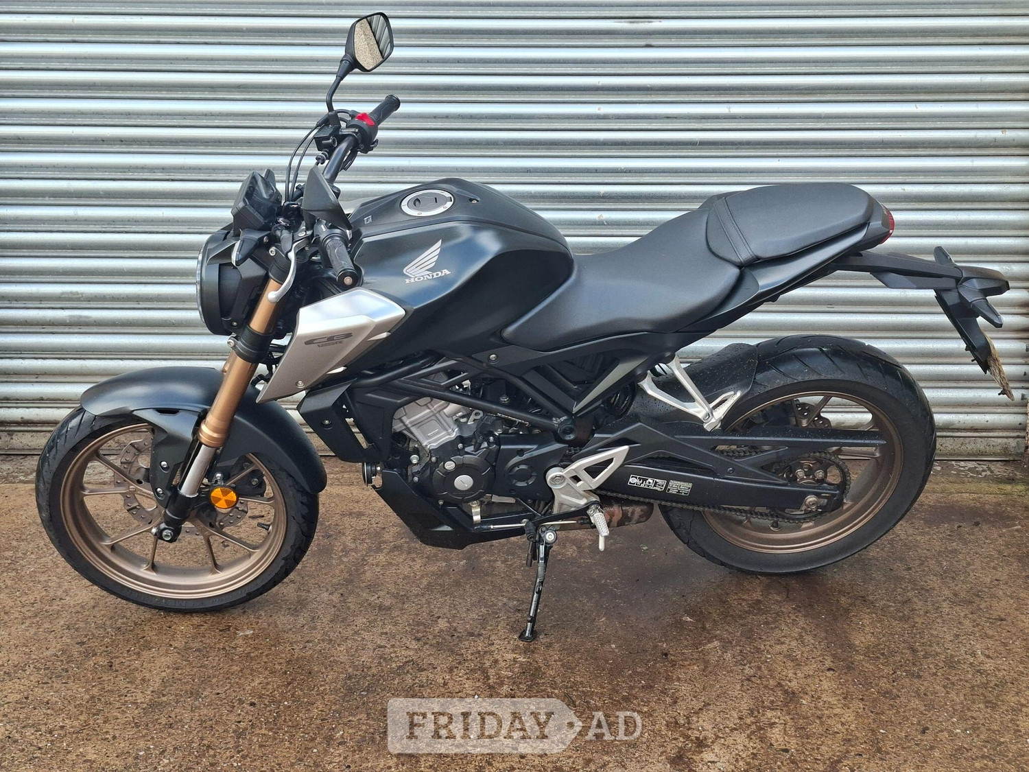 Honda CB 2022 - Motorbikes, Scooters & Quads