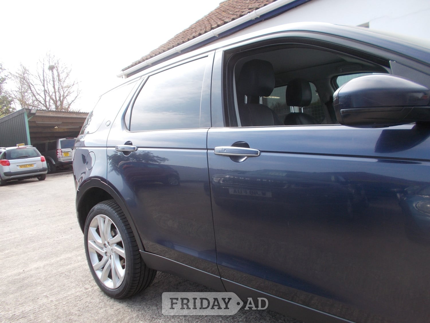[ berth ]Land Rover Discovery Sport