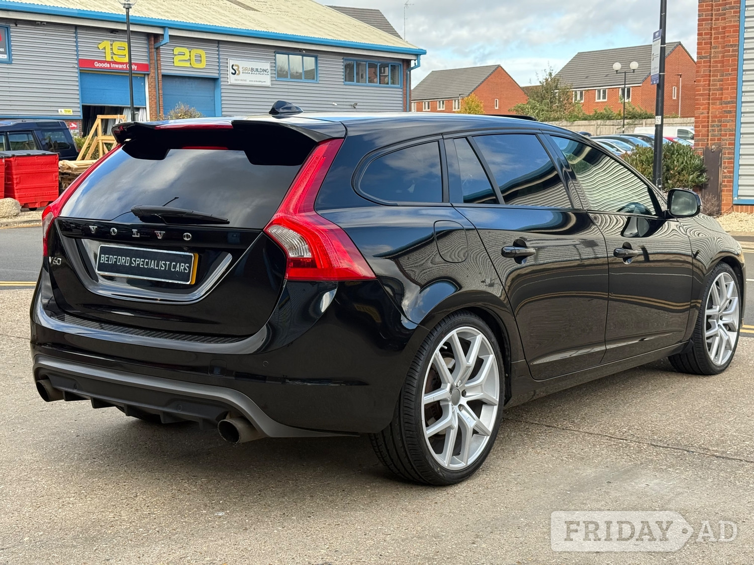 Volvo V60 2016 - Cars in Bedford