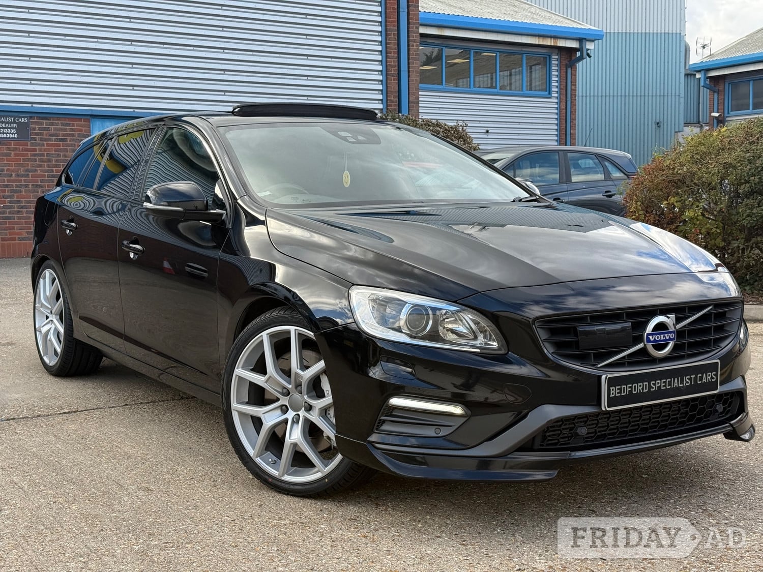 Volvo V60 2016 in Bedford