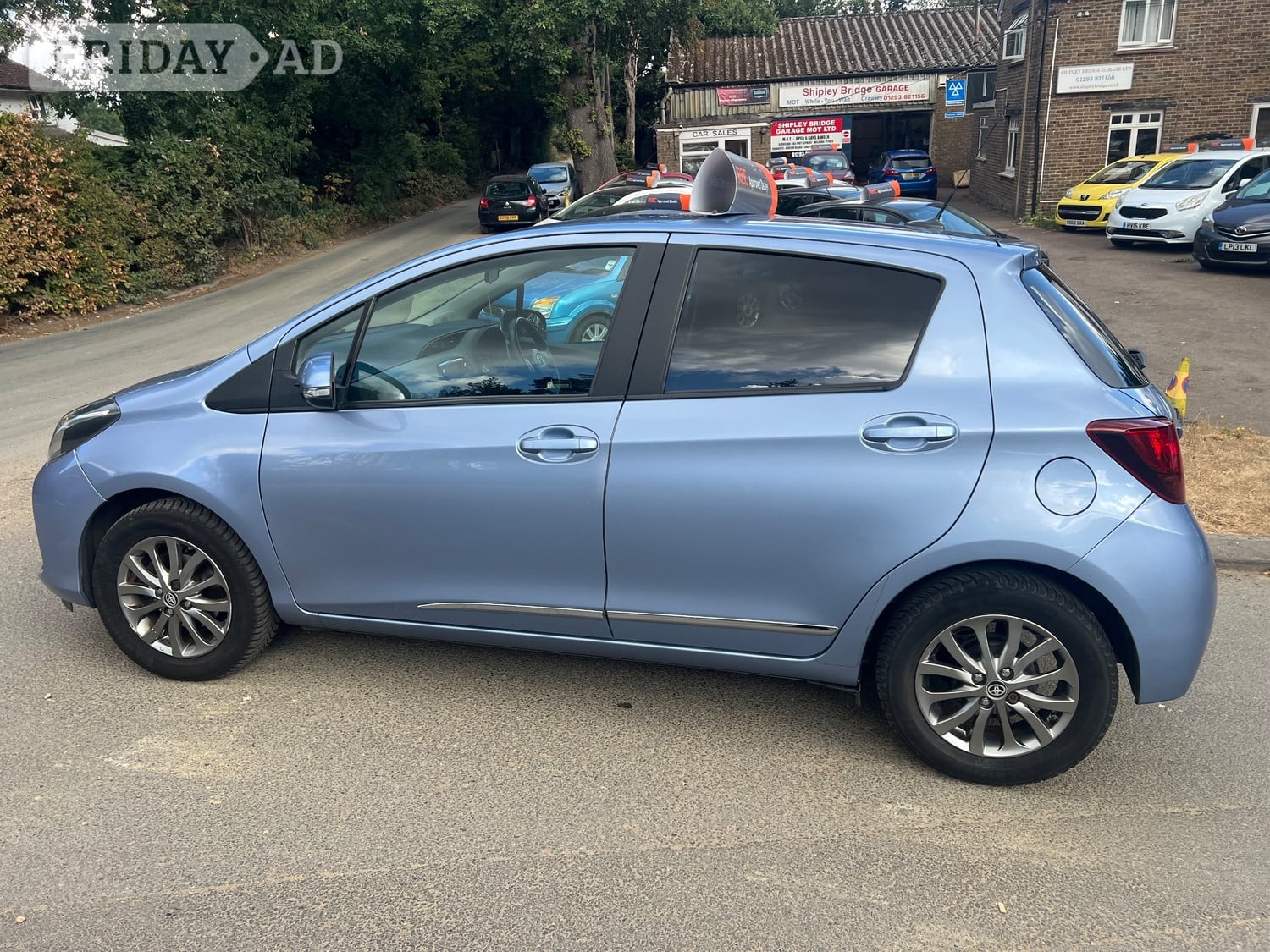 Toyota Yaris 2017 - Cars in Horley