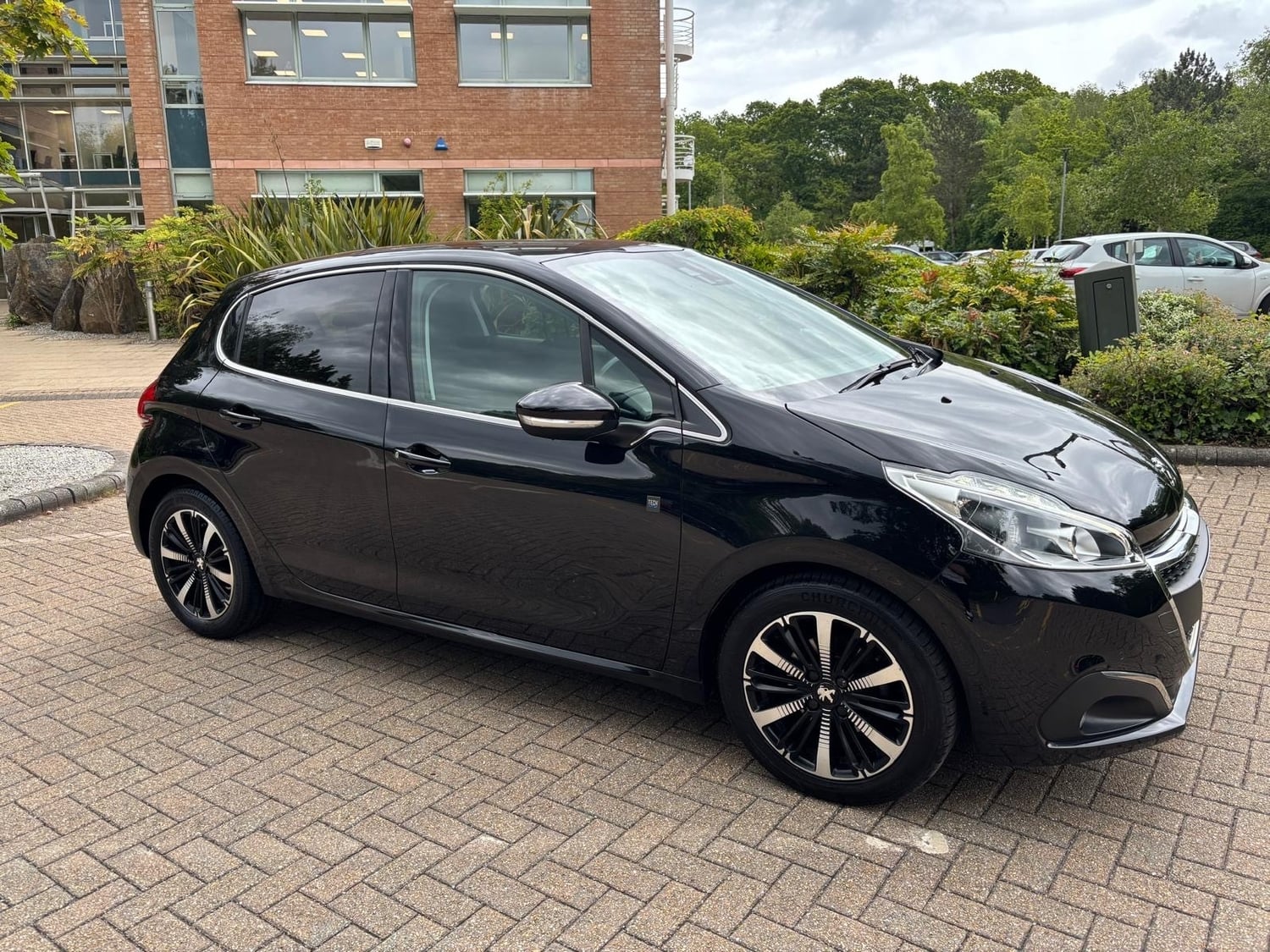 [ berth ]Peugeot 208