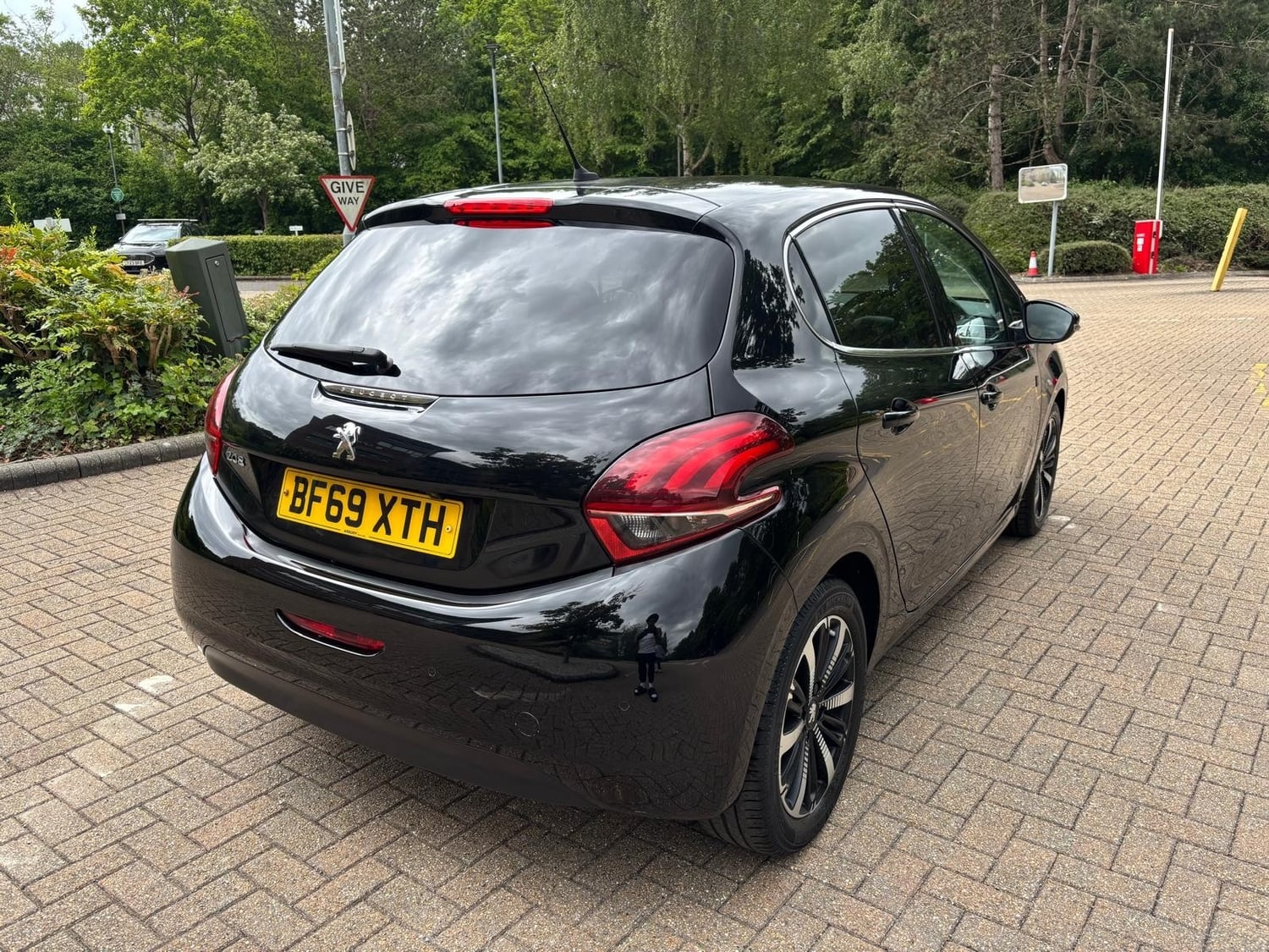 Peugeot 208 2019 - Cars