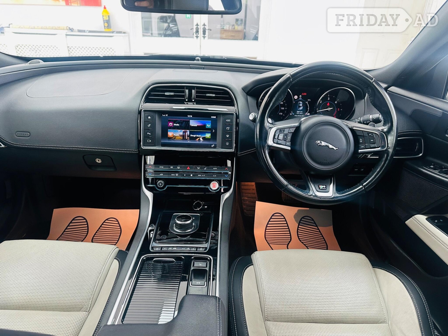 [ berth ]Jaguar XE