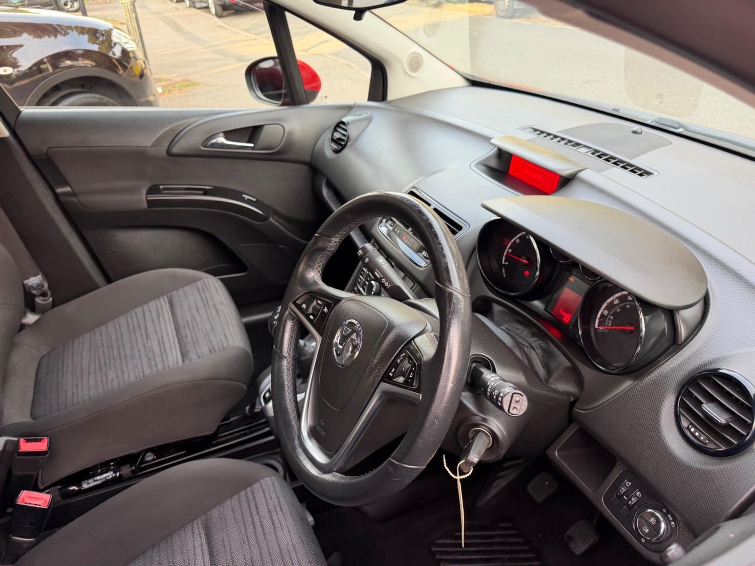 Vauxhall Meriva 2015 - Cars in Sutton