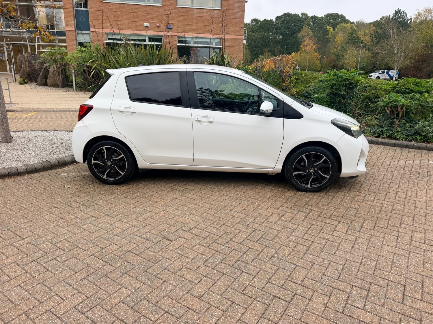 Toyota Yaris 2015 - Cars