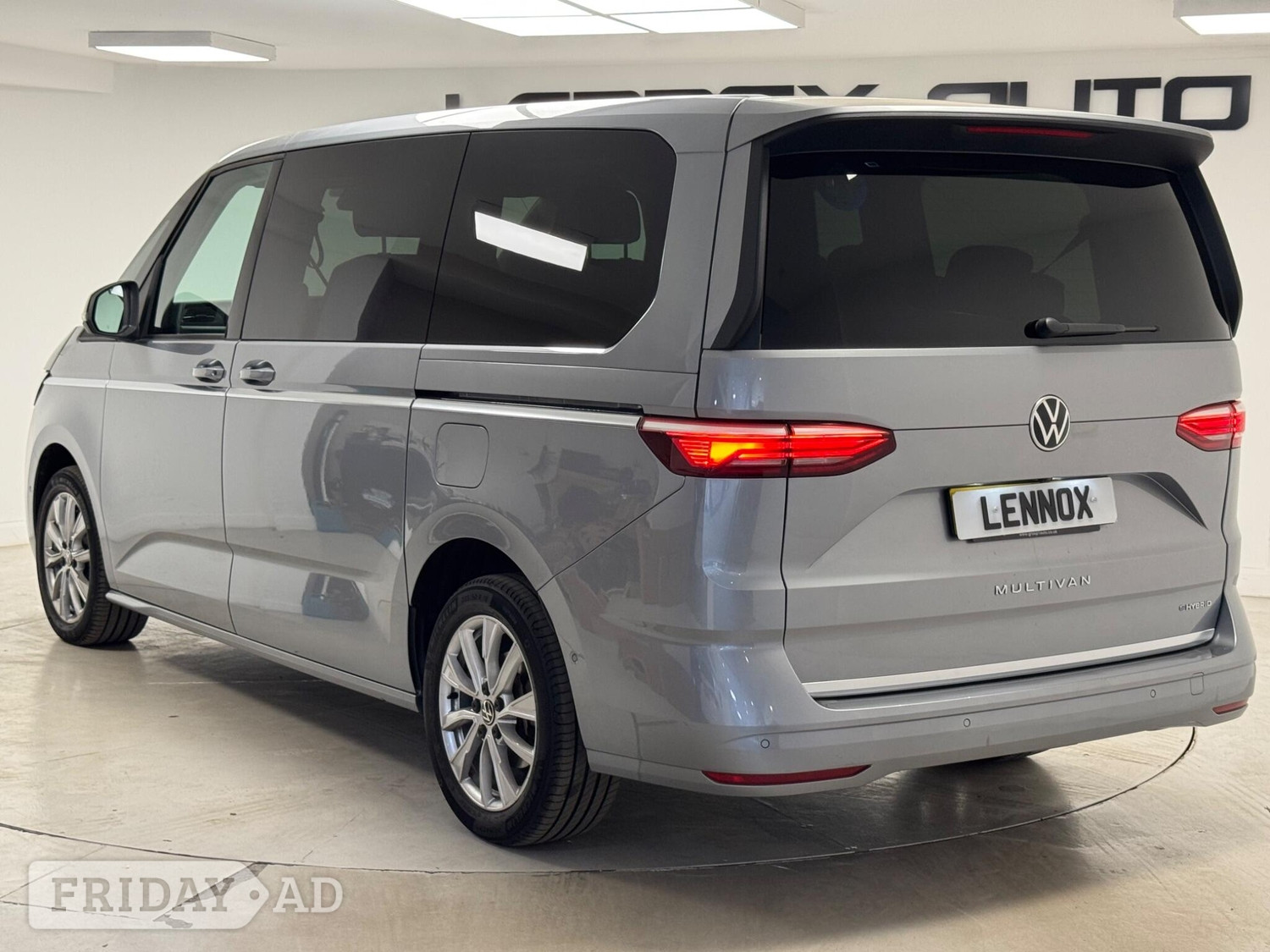 Volkswagen Transporter 2023 - Cars in Brent