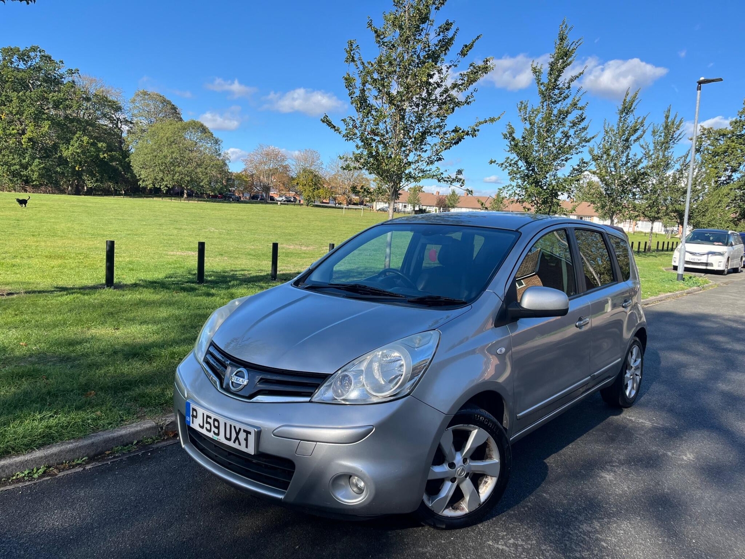 Nissan Note 2010 - Cars