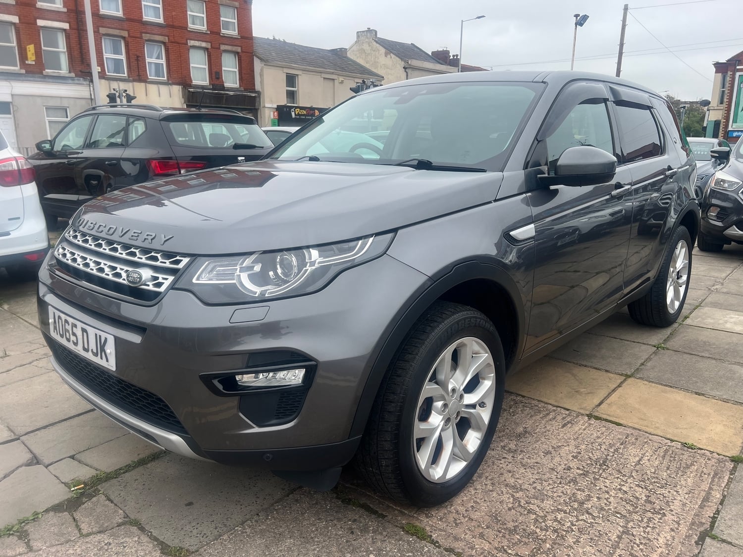 [ berth ]Land Rover Discovery Sport
