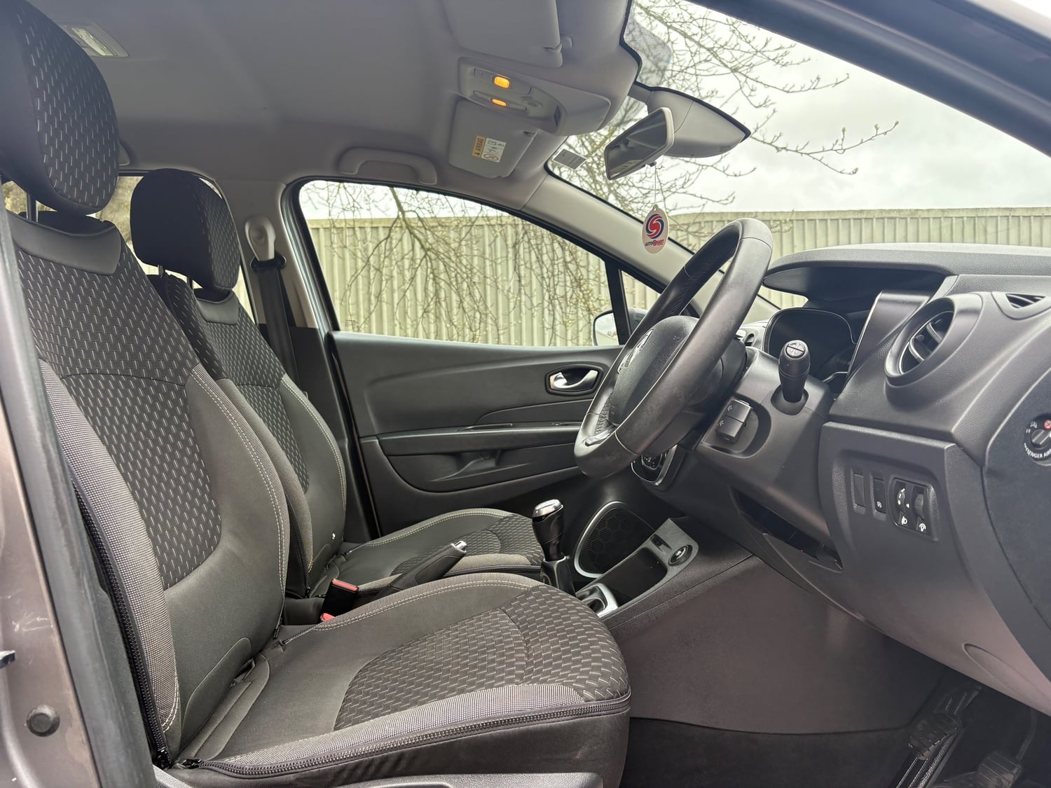 Renault Captur 2018 - Cars in Airdrie