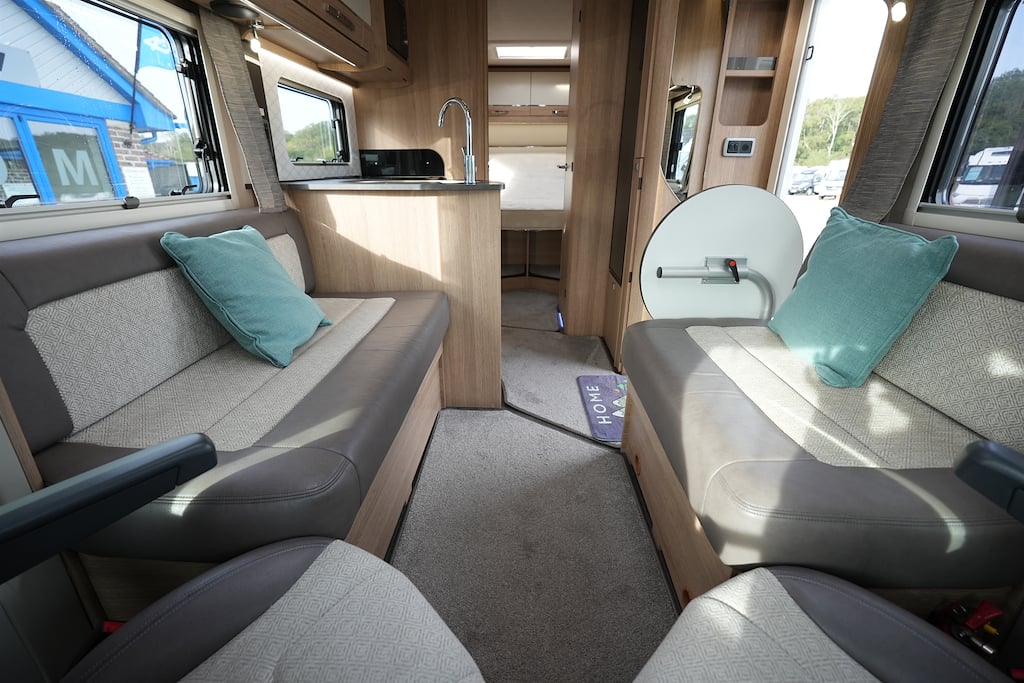 Auto-Trail Tracker LB FIAT 4 BERTH 2 TRAVEL SEAT MOTORHOME Haywards Heath