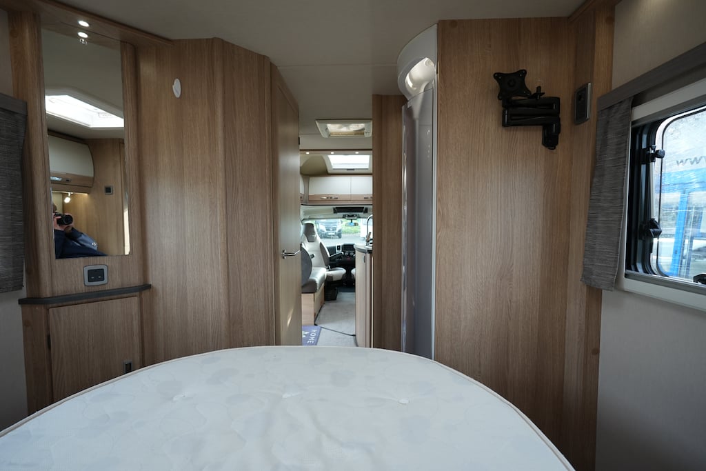 [4 berth ]Auto-Trail Tracker LB FIAT 4 BERTH 2 TRAVEL SEAT MOTORHOME