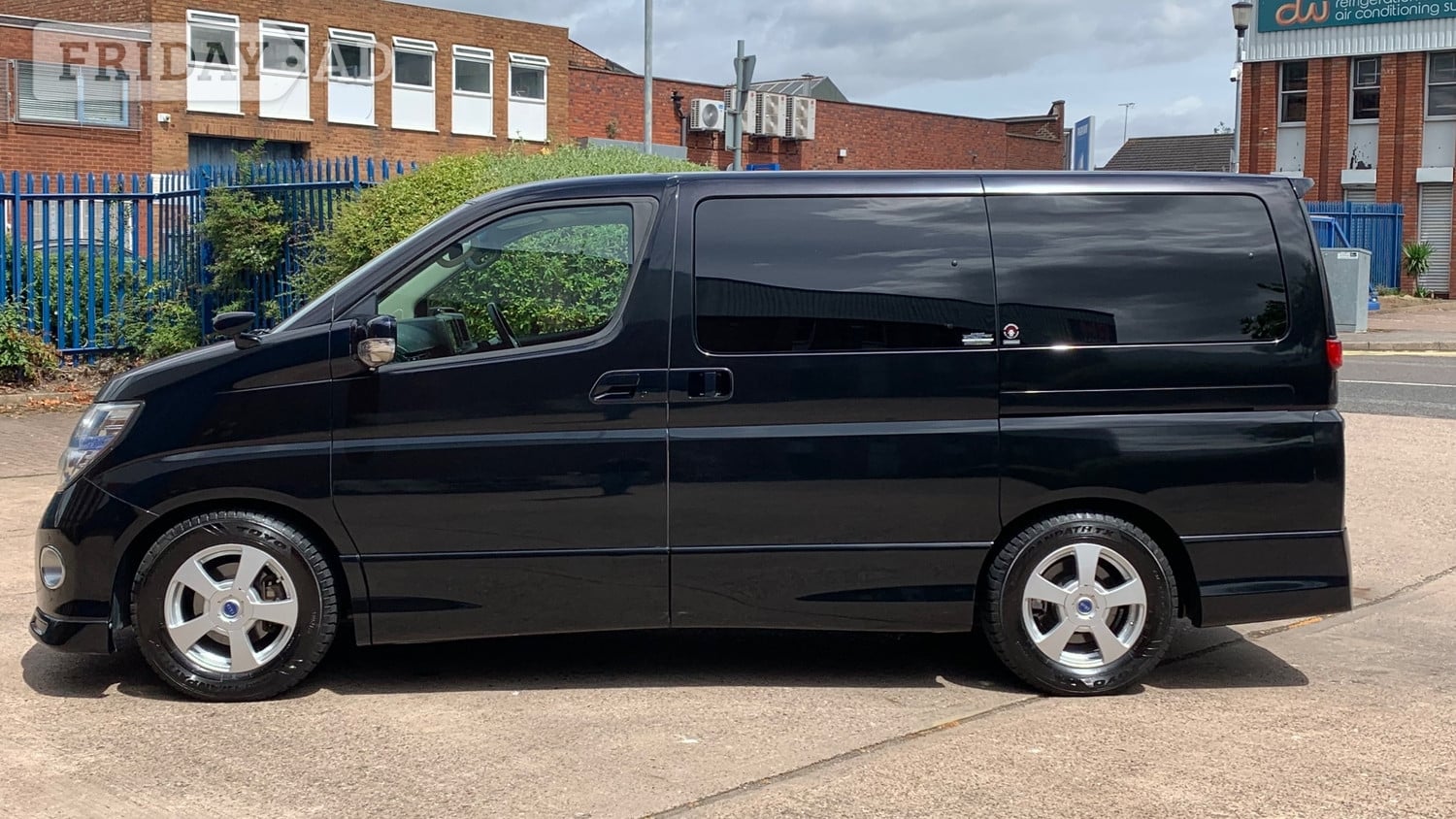 Nissan Elgrand 2008 - Cars in Birmingham