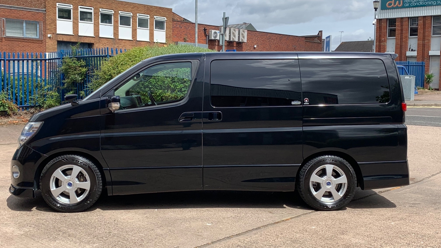 Nissan Elgrand 2008 - Cars in Birmingham