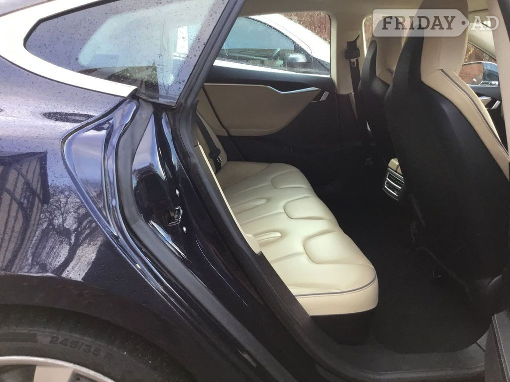 [ berth ]Tesla Model S