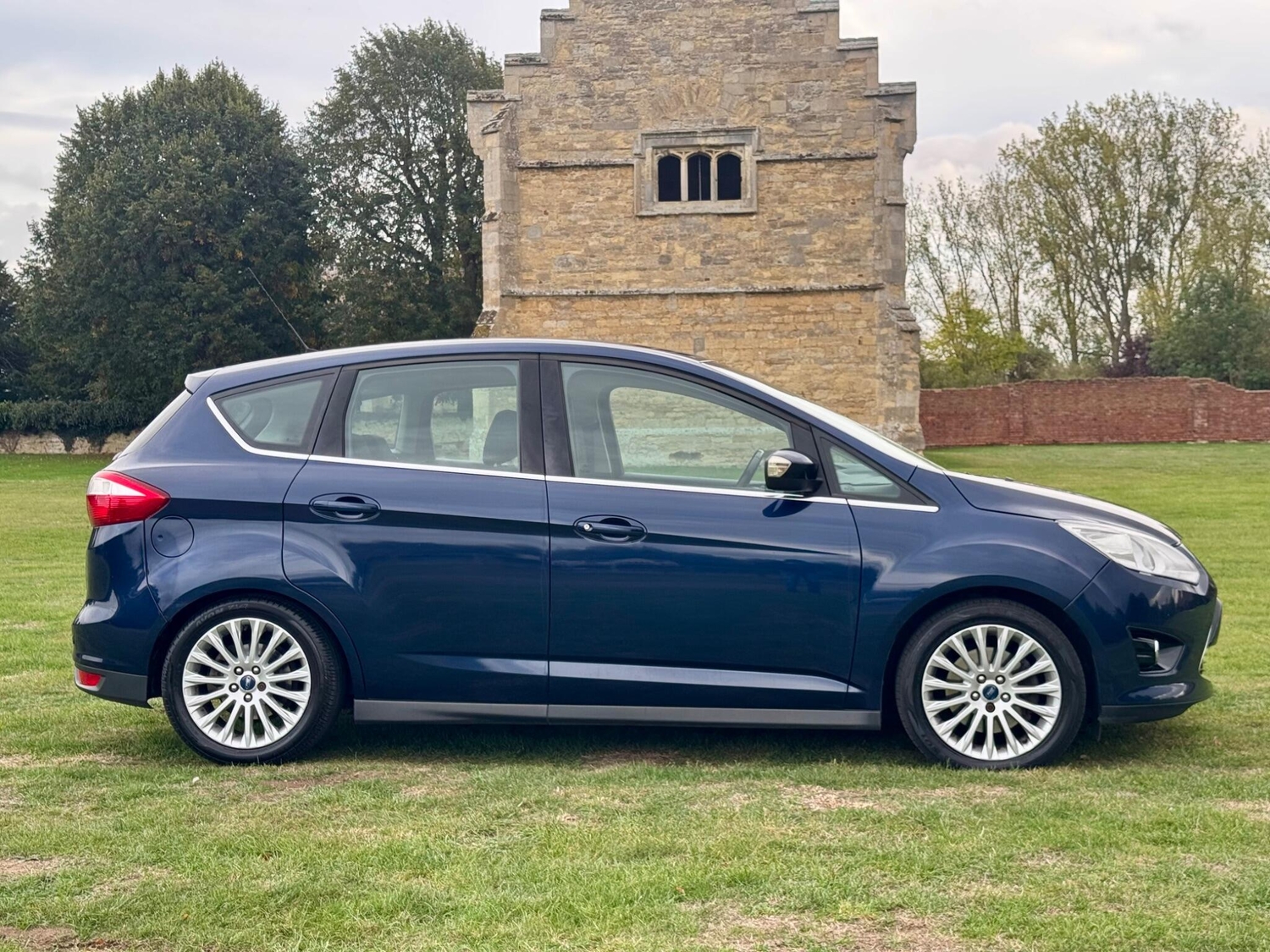 [ berth ]Ford C-MAX