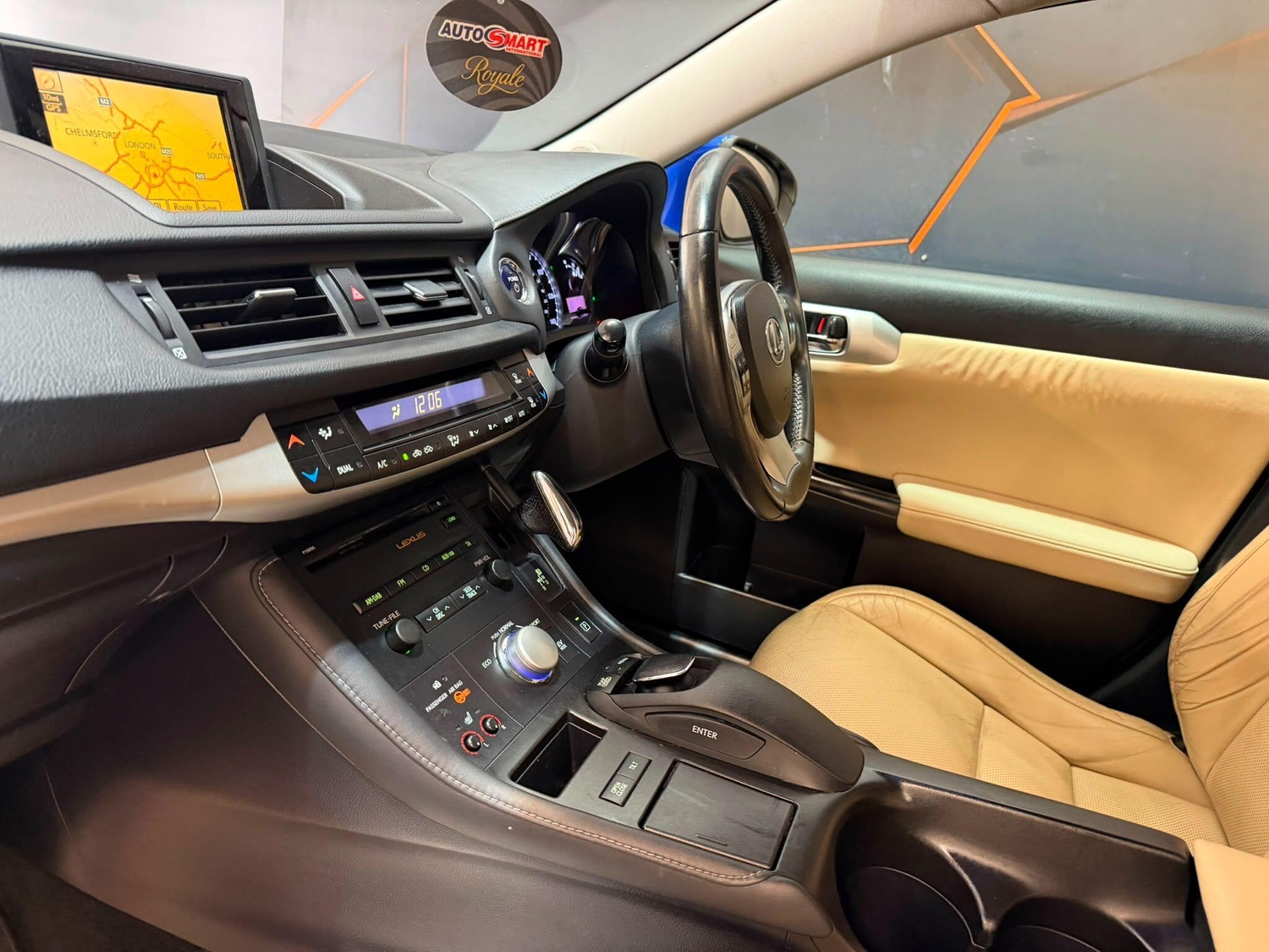 [ berth ]Lexus CT