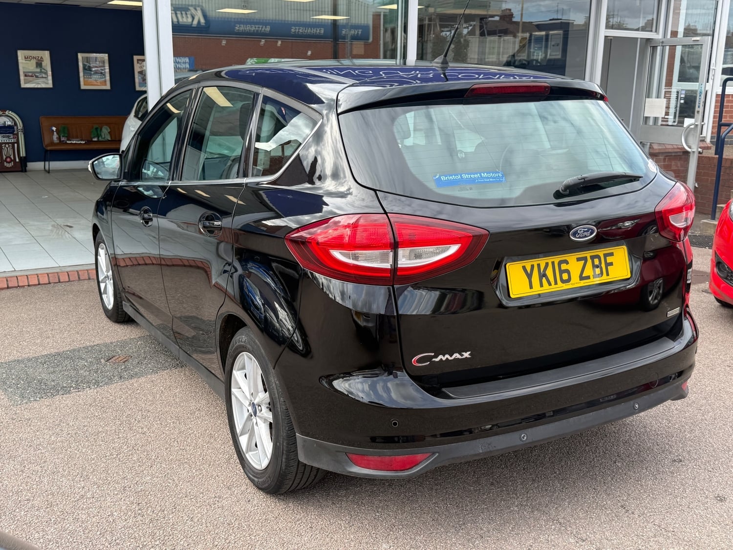 [ berth ]Ford C-MAX