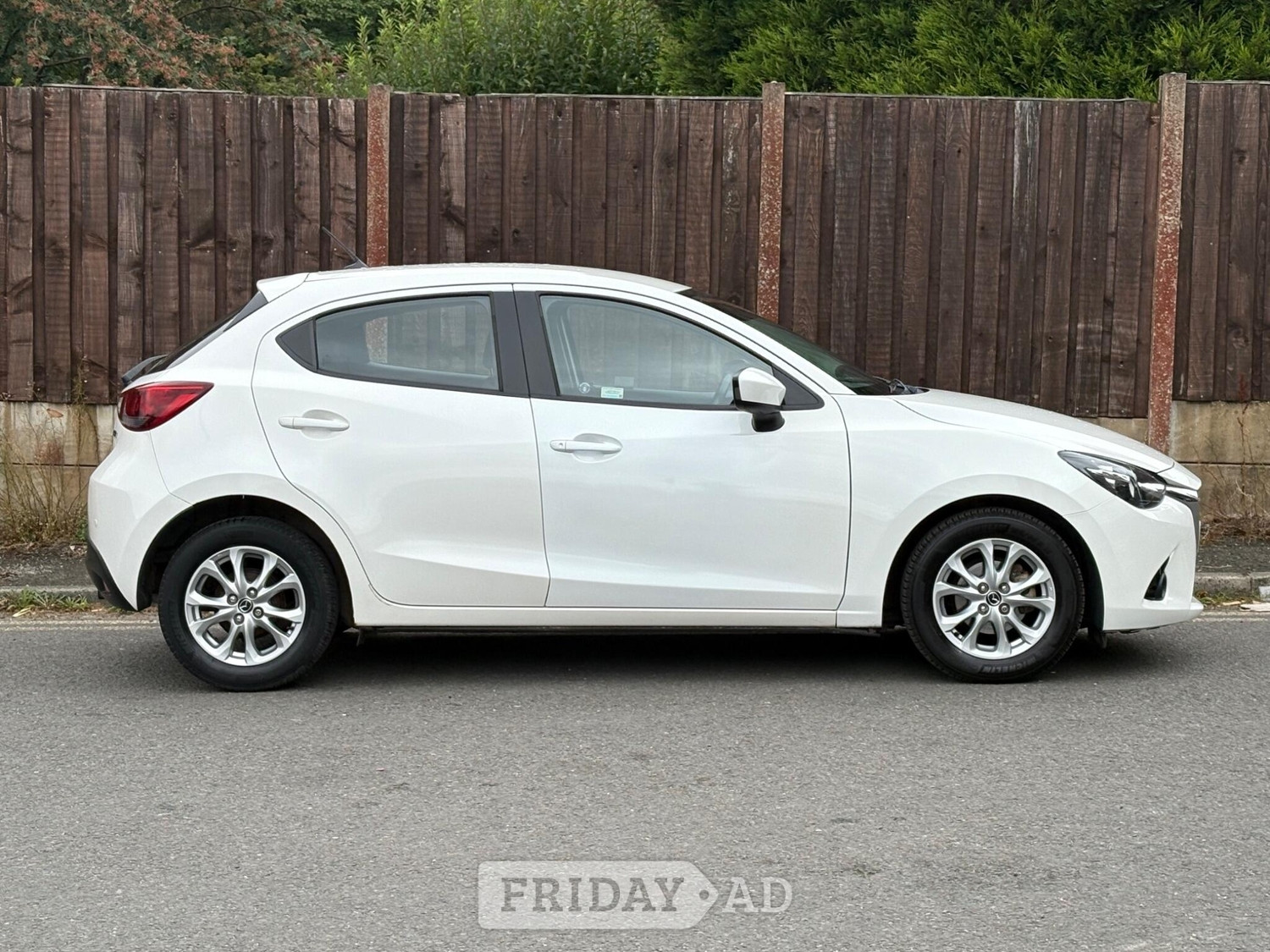 Mazda Mazda2 2015 - Cars