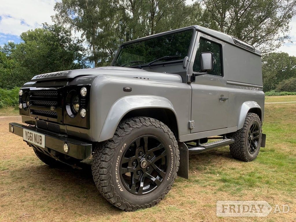 Land Rover Defender 90 2011 in St. Albans
