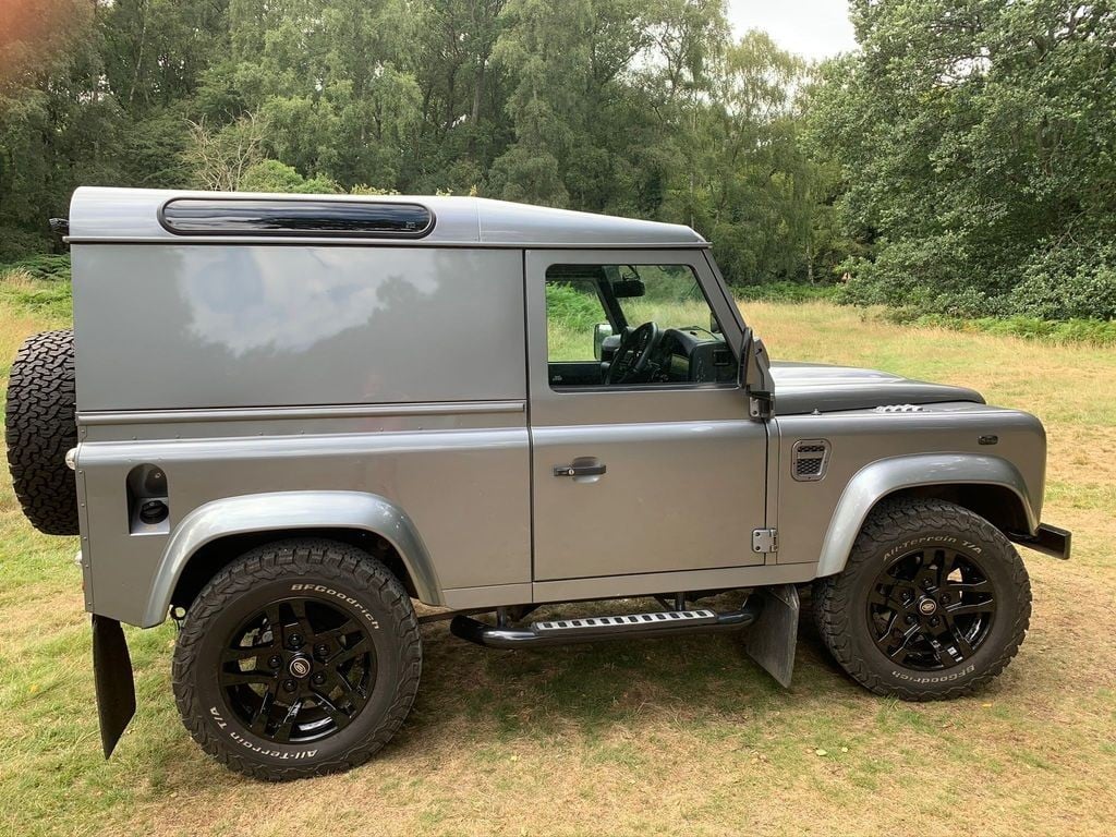 Land Rover Defender 90 2011 - Cars