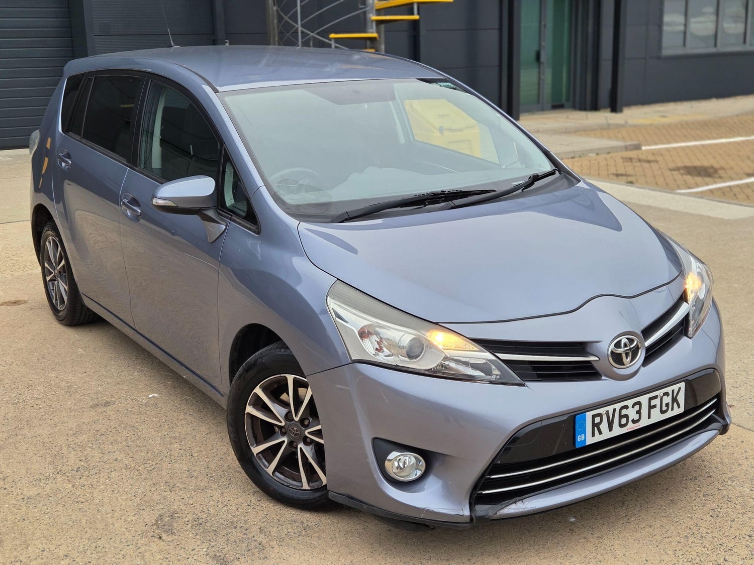 Toyota Verso 2013 - Cars