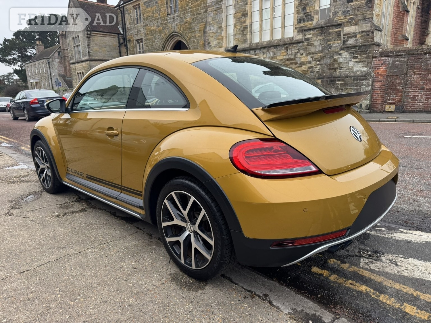Volkswagen Beetle 2016 - Cars