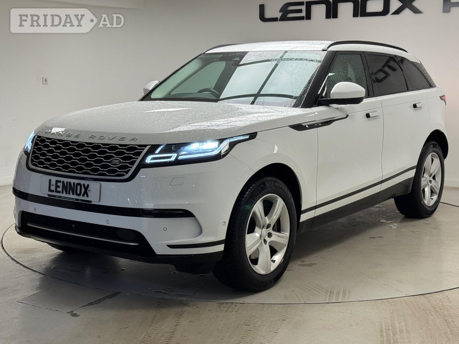 [ berth ]Land Rover Range Rover Velar