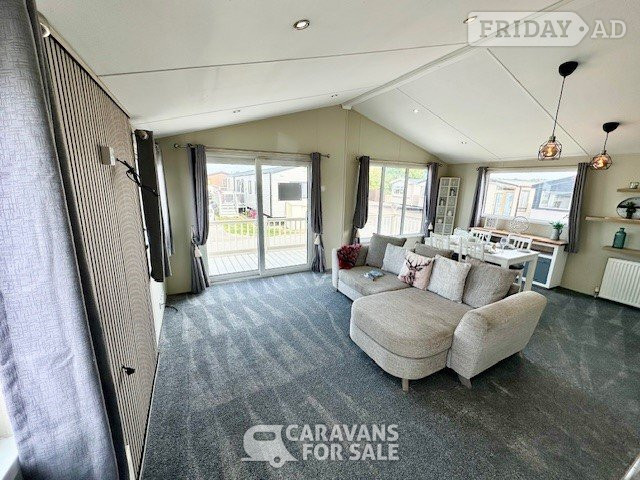 LOVELY PRE-LOVED 3 BED LODGE FOR SALE AT NEW BEACH HOLIDAY PARK in Dymchurch