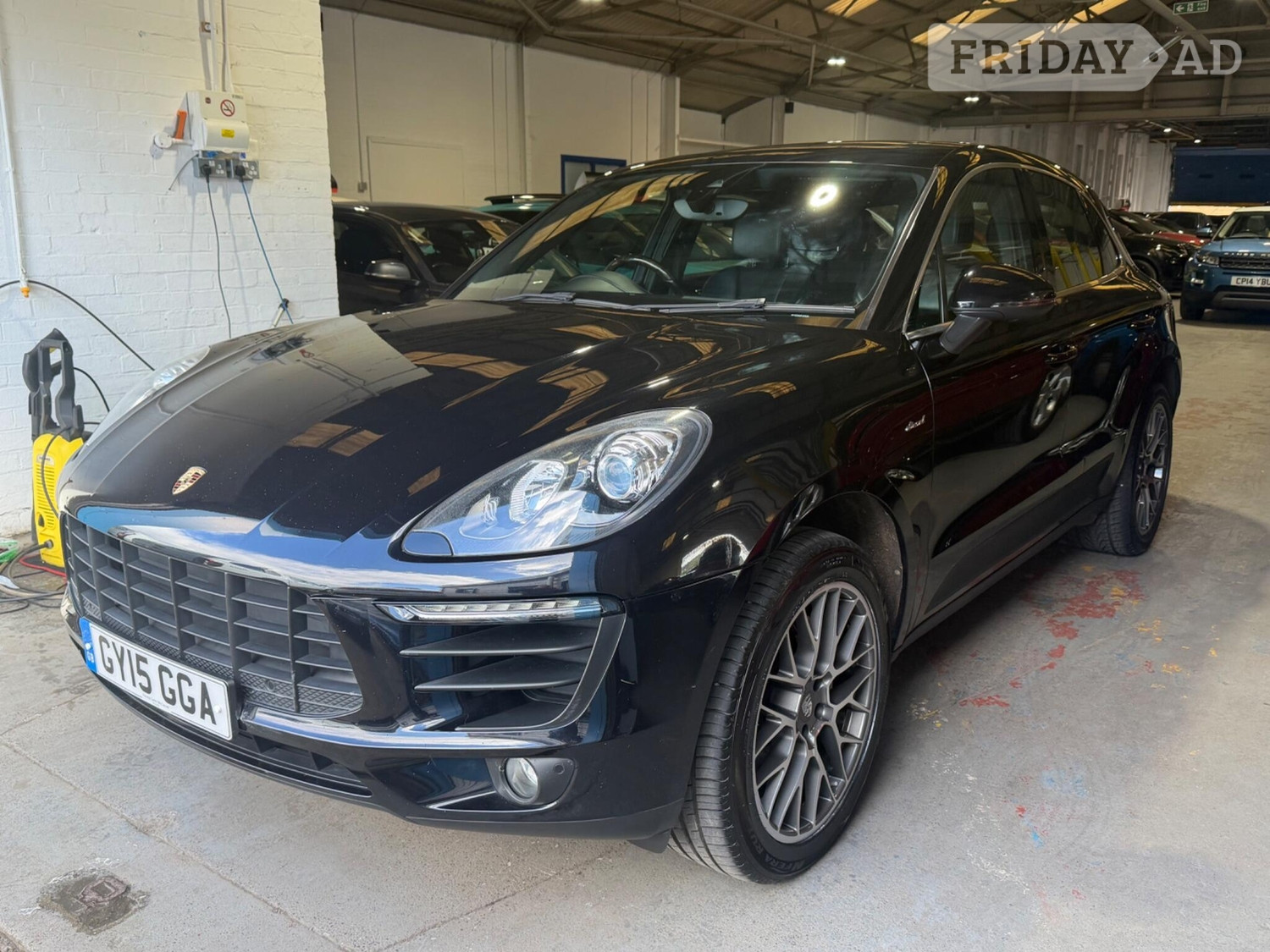 [ berth ]Porsche Macan